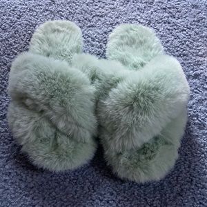 LC Fuzzy Slippers